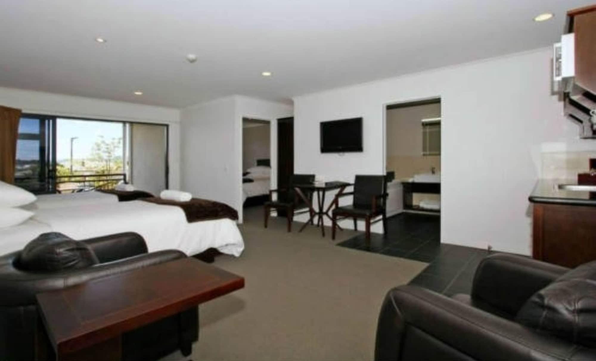 Aotea Motor Lodge Whanganui Kültér fotó A suite at the hotel