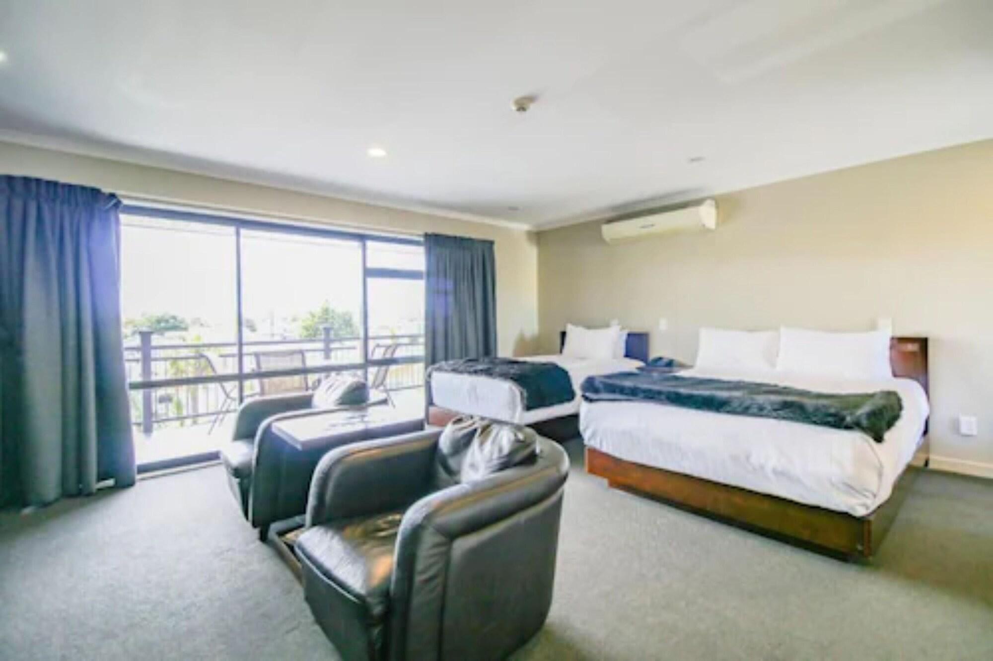 Aotea Motor Lodge Whanganui Kültér fotó A typical hotel room
