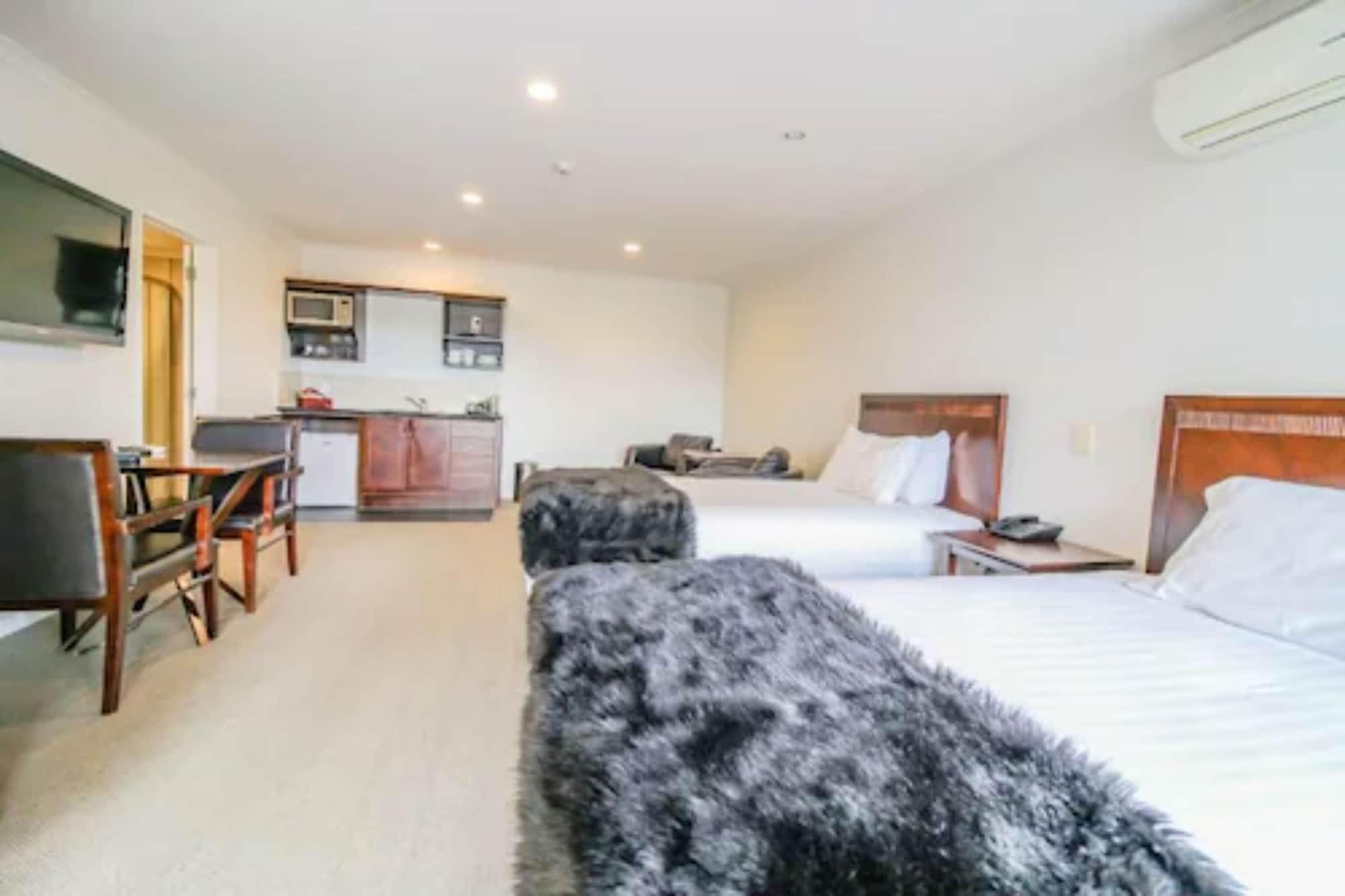 Aotea Motor Lodge Whanganui Kültér fotó A studio apartment in Australia