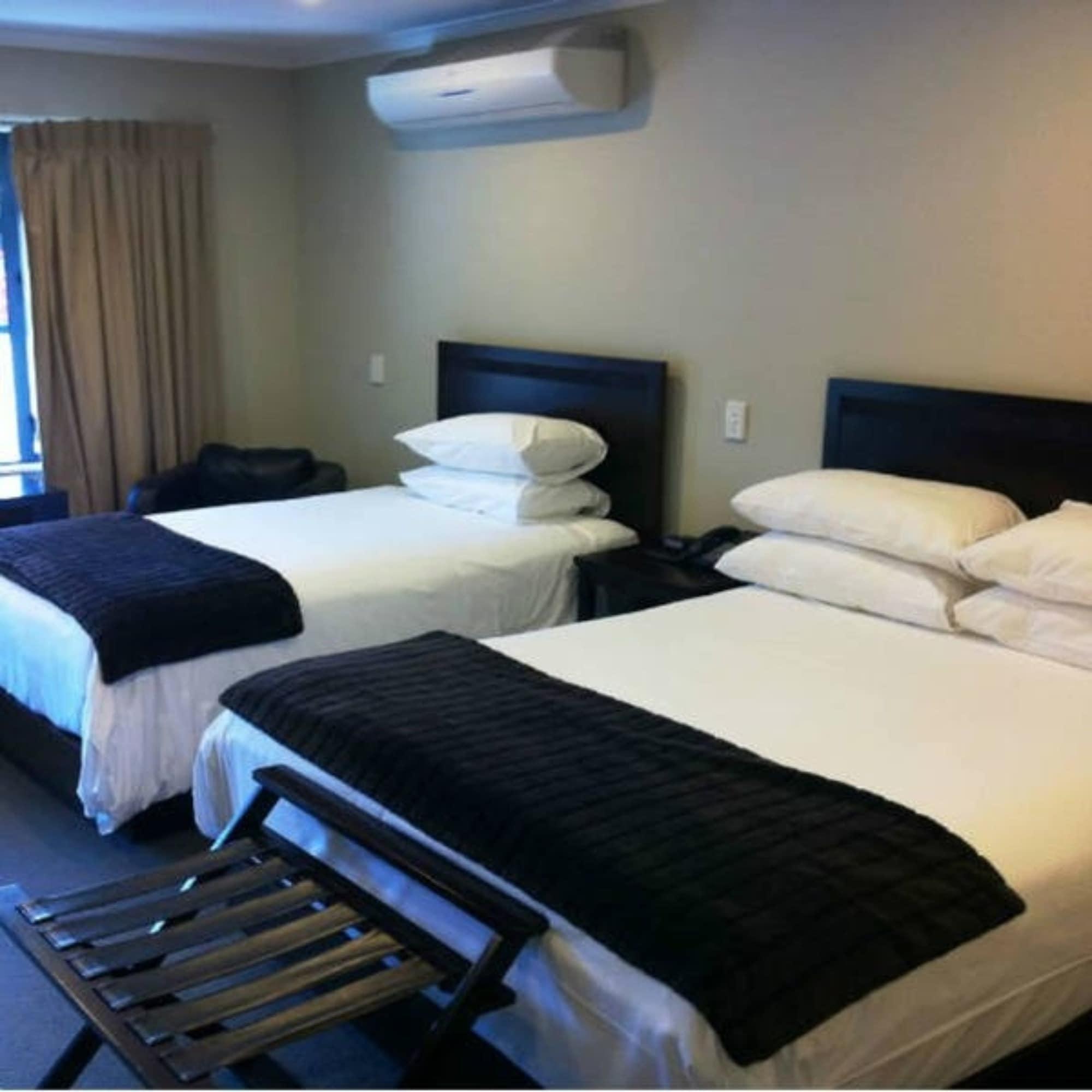 Aotea Motor Lodge Whanganui Kültér fotó A typical room at the hotel