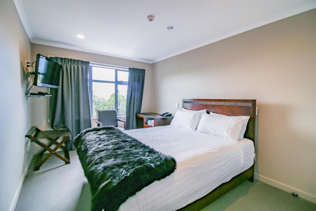Aotea Motor Lodge Whanganui Kültér fotó A bedroom at the hotel
