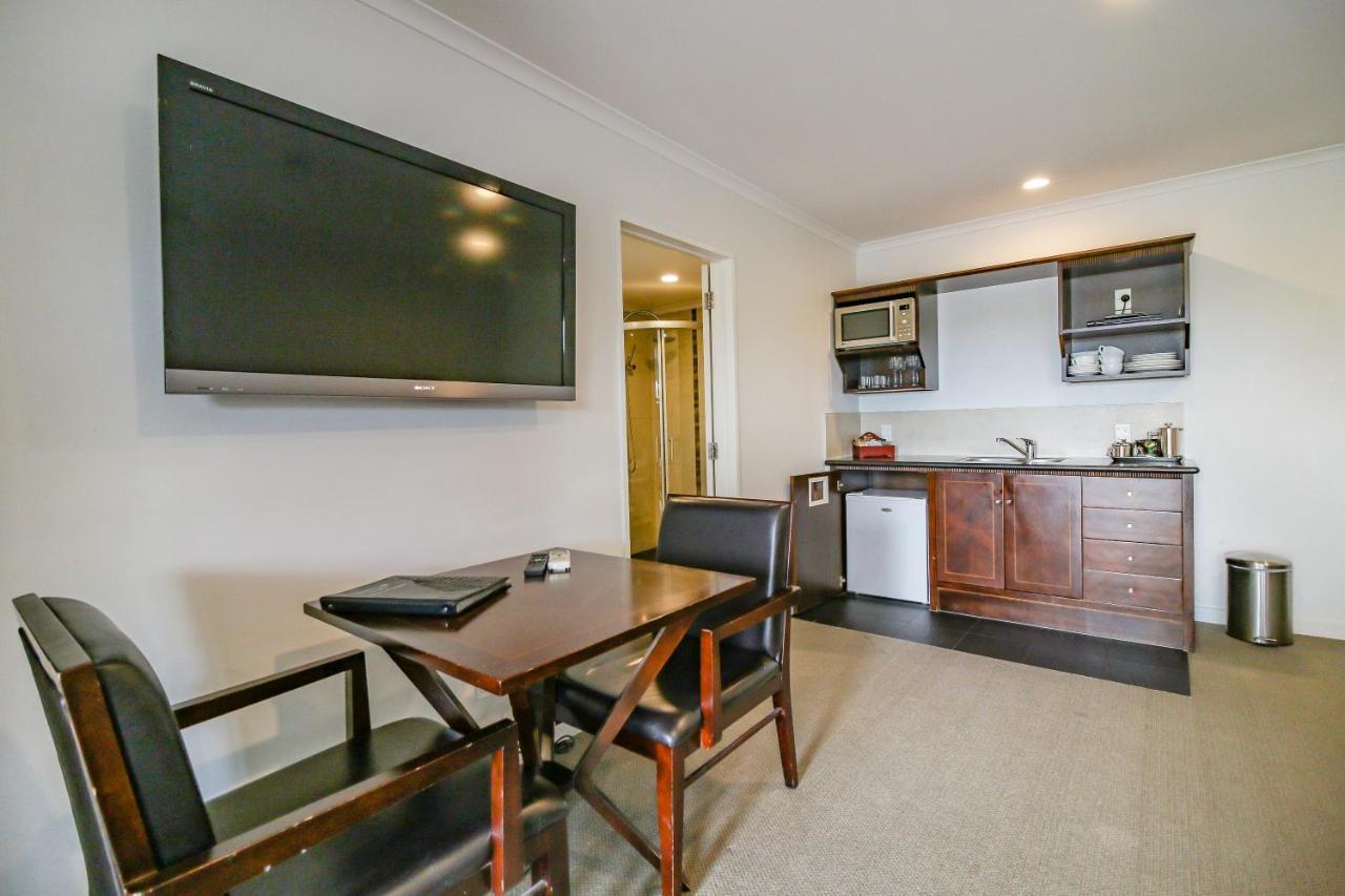 Aotea Motor Lodge Whanganui Kültér fotó A typical one-bedroom apartment at the hotel