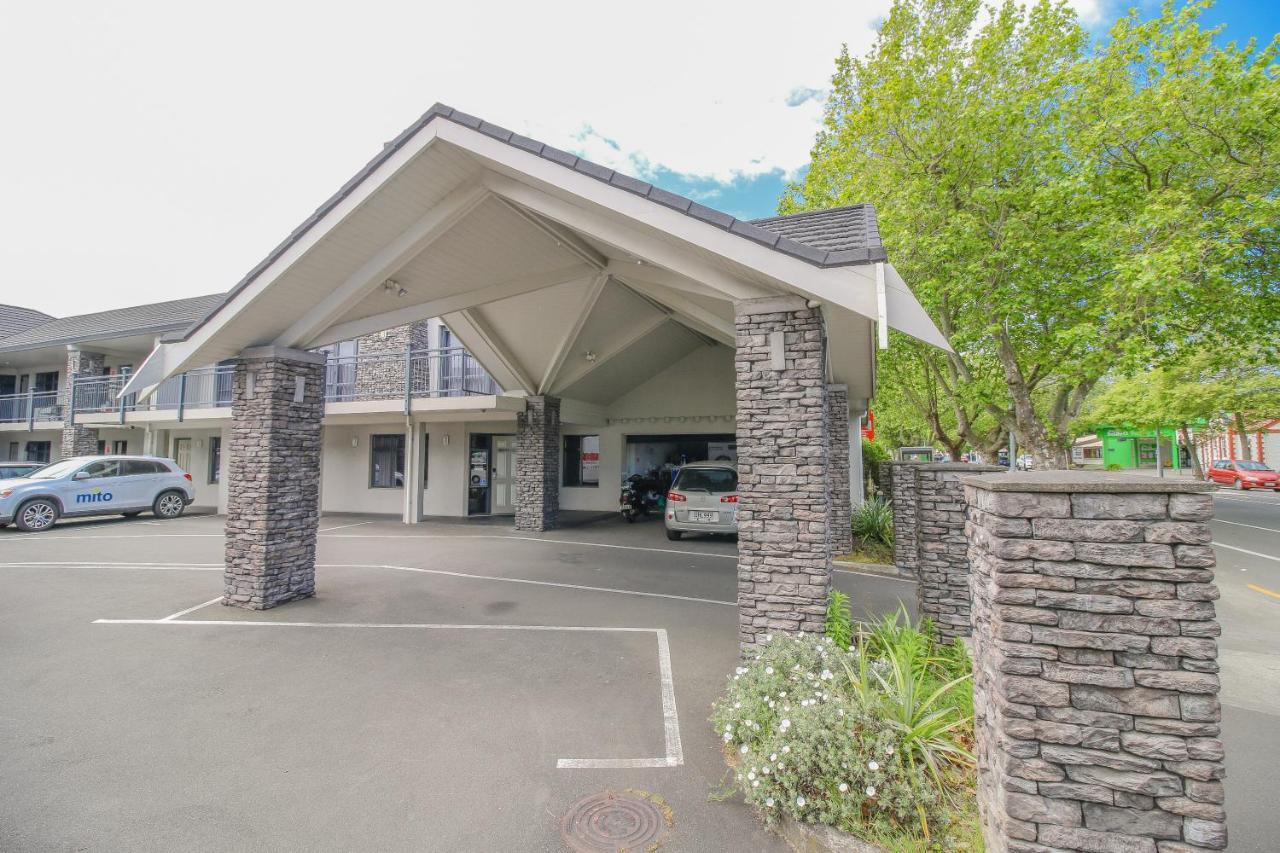 Aotea Motor Lodge Whanganui Kültér fotó Entrance to the hotel