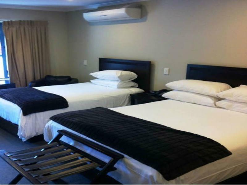 Aotea Motor Lodge Whanganui Kültér fotó A room at the hotel