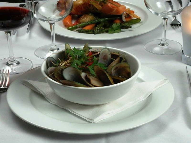 Aotea Motor Lodge Whanganui Kültér fotó A plate of cockles